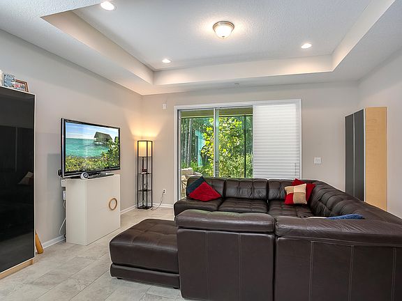 4th image of 229 Pindo Palm Dr