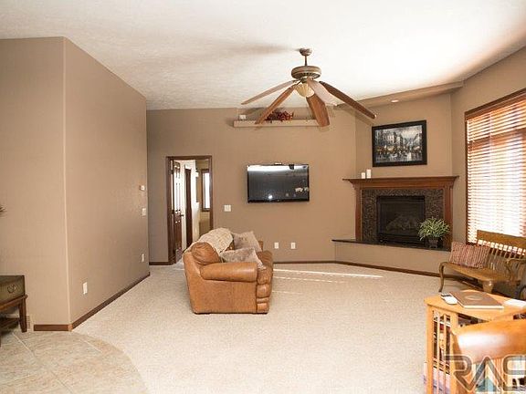 3rd image of 3105 W Cinnamon St