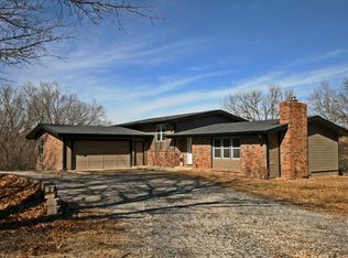 10517 W Shalom Dr, Rocheport, MO 65279