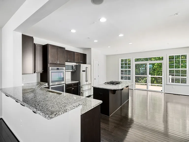 4901 Forest Pines Dr — Photo 2