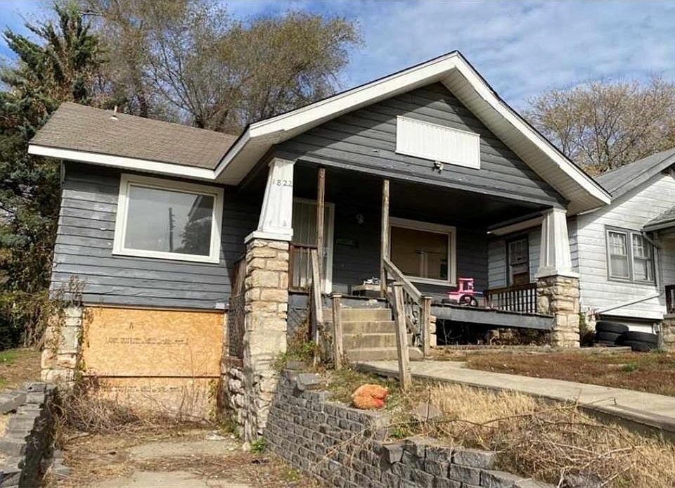 1st image of 1822 E 68th St