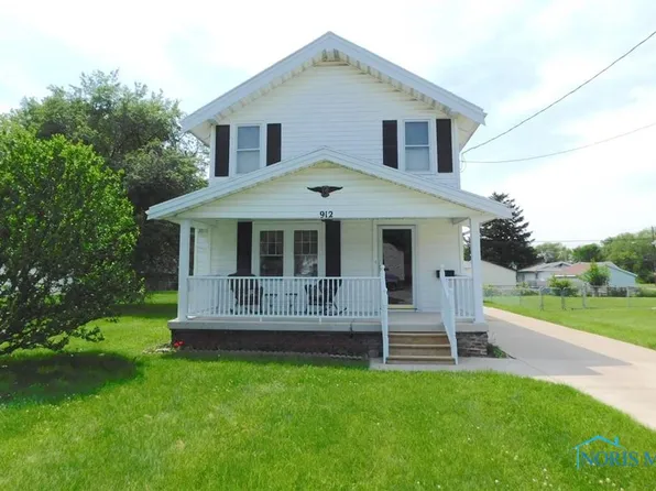 912 Mambrino Rd, Oregon, OH 43616