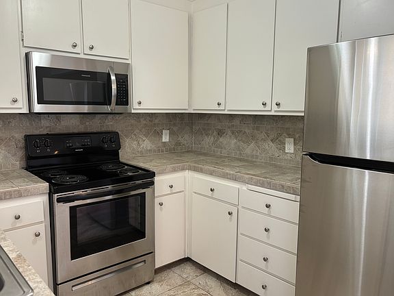3rd image of 125 Amberidge Dr
