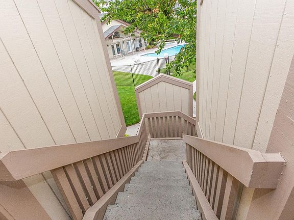 5th image of 432 Coyote Creek Cir