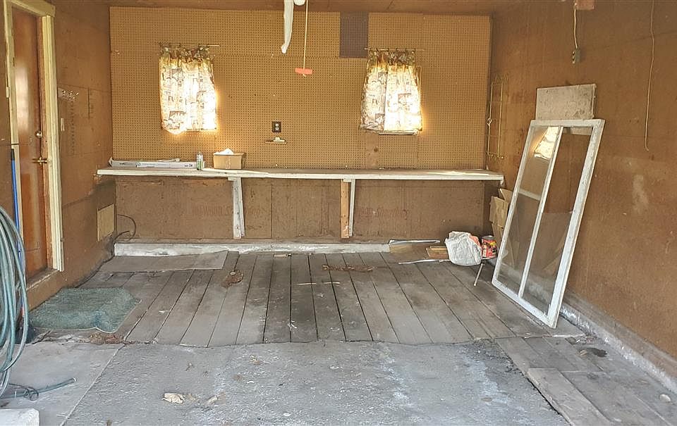 2nd image of 612 N Springfield Ave