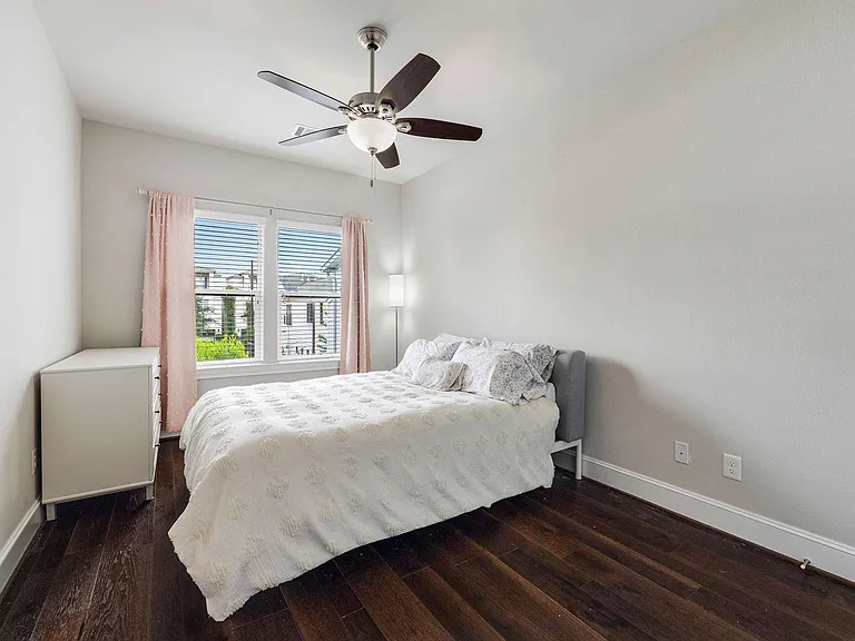 1519 Birdsall St — Photo 18