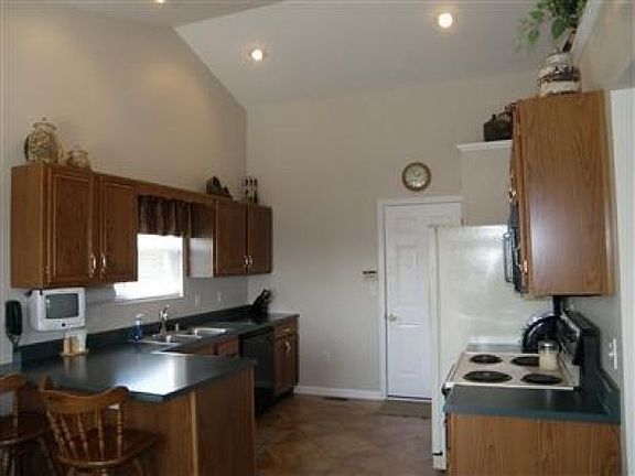 3rd image of 2109 Hartland Blvd