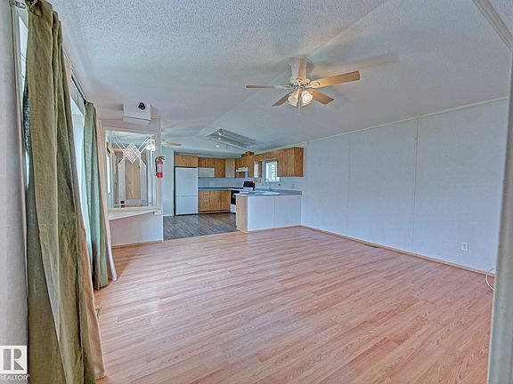 4th image of 5434 Eastview Cres