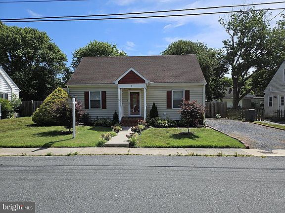 3rd image of 9 Oak St