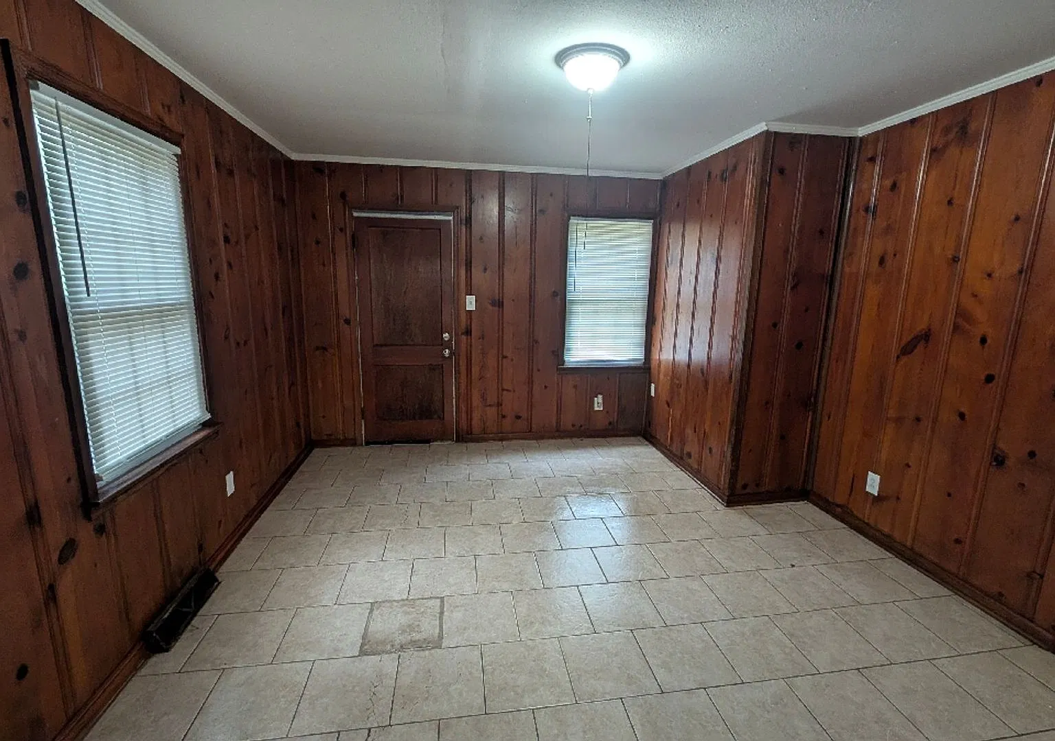 Spacious 3-Bedroom Memphis Home with Large Family Room — Photo 4
