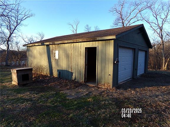 3rd image of 5200 SE Kiowa Dr