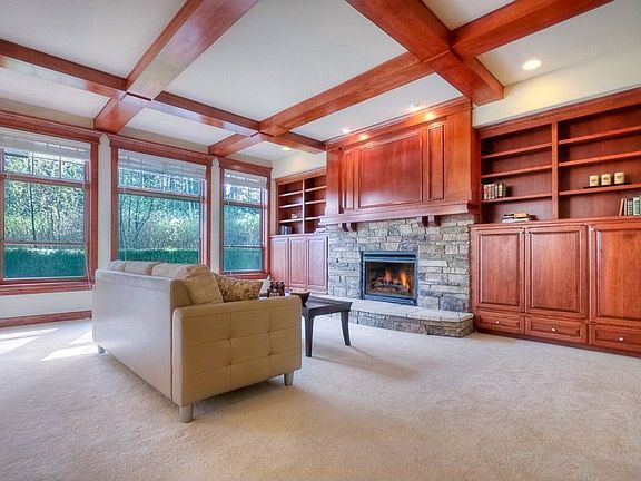 4th image of 1594 30th Ave NE