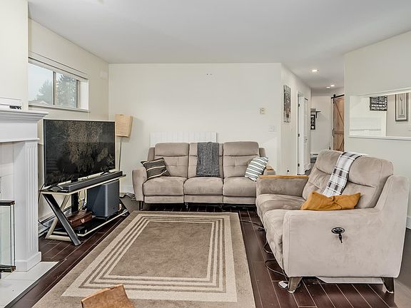 4th image of 33682 Marshall Rd #12