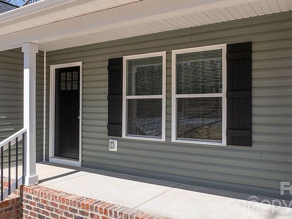 3rd image of 102 Kitchings Dr