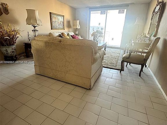 4th image of 427 Golden Isles Dr APT 7E