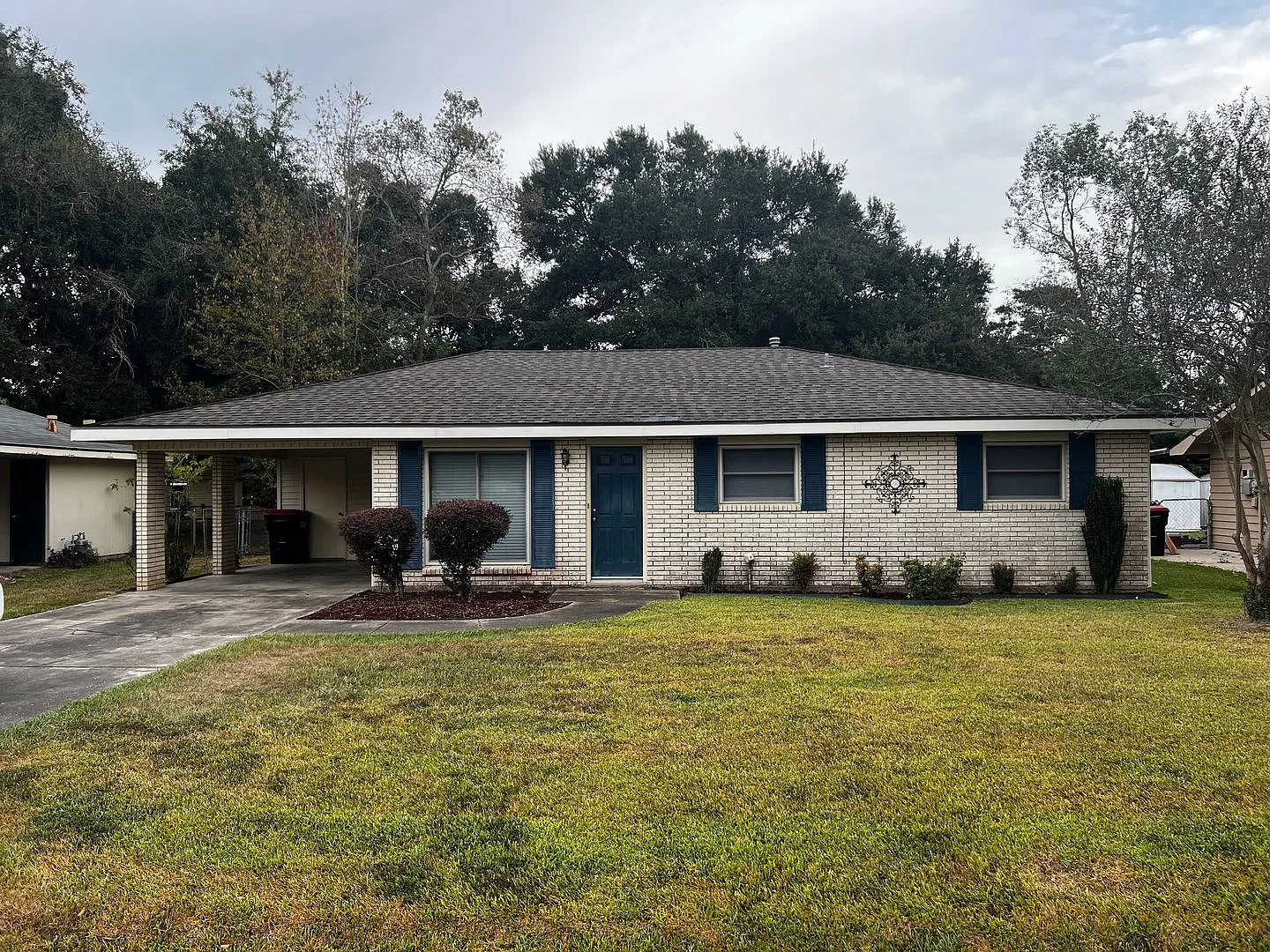 3 Bedroom, 1.5 Bathroom, Brick home, Carport, Fenced yard, covered back porch , lawncare — Photo 1