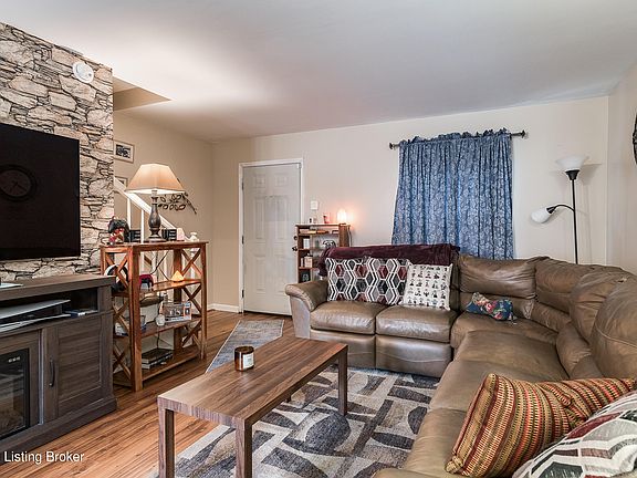 3rd image of 1926 Goldsmith Ln Unit 72