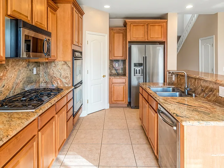4382 Shoreline Ct — Photo 2