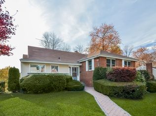 251 Roundhill Dr, Yonkers, NY 10710