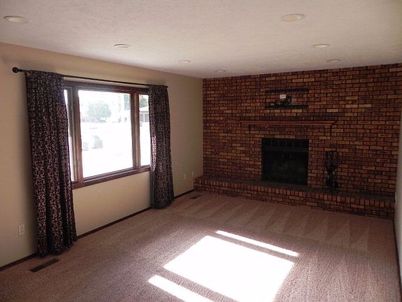 2nd image of 1220 Plantation Pl