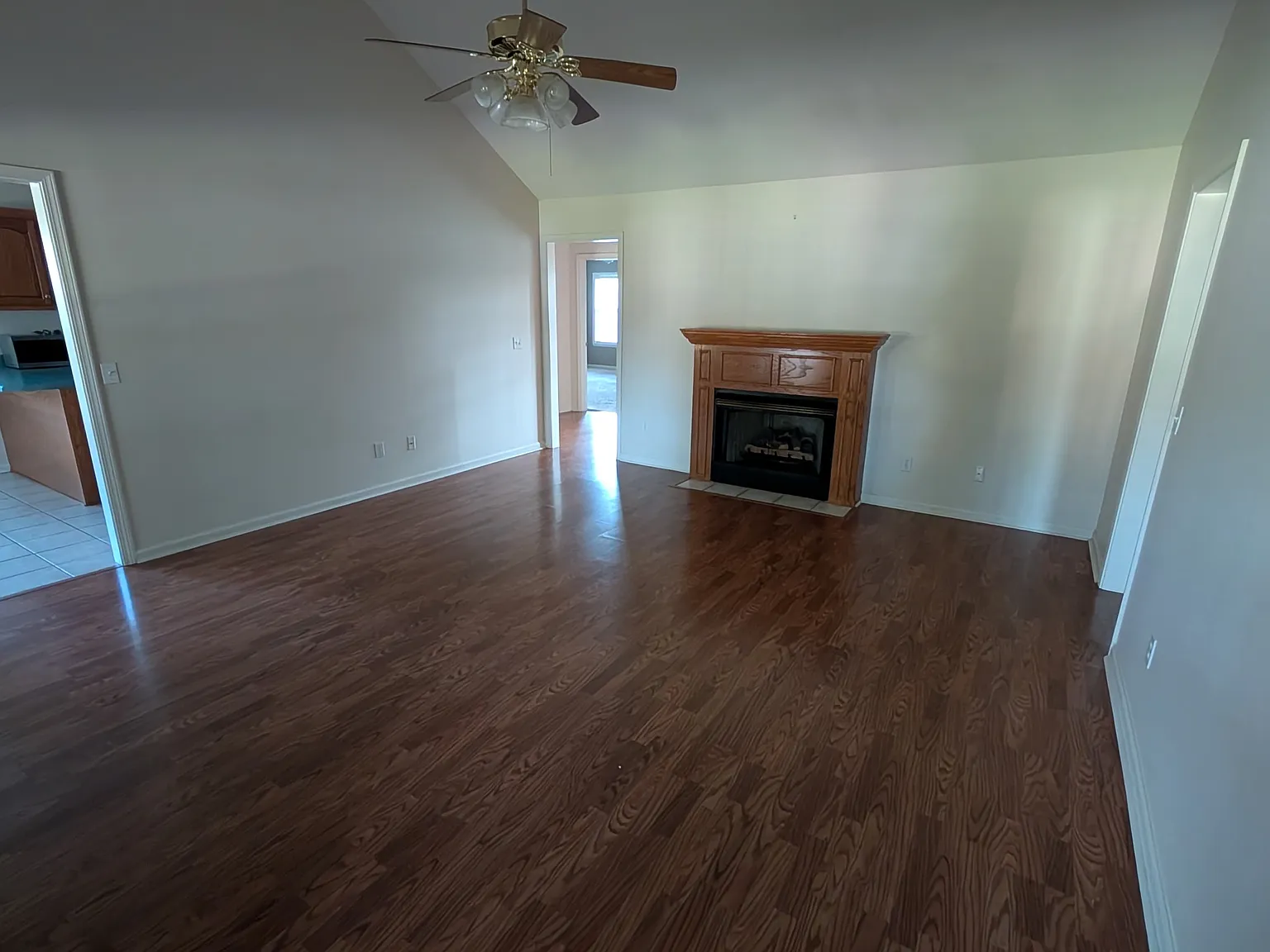 3 bed, 1800 sqft, $2,400 — Photo 4