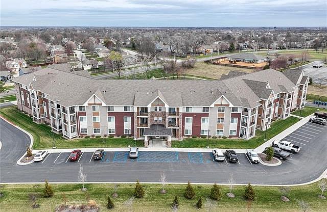 1st image of 801 SE Battery Dr #304