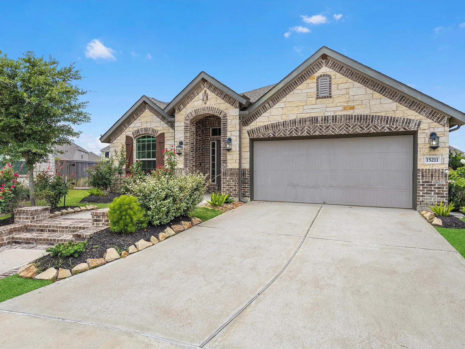 3 bed, 2.0 bath, 1664 sqft, $2,900 — Photo 2