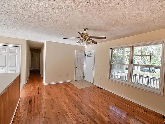 3rd image of 70 Albertson Ct