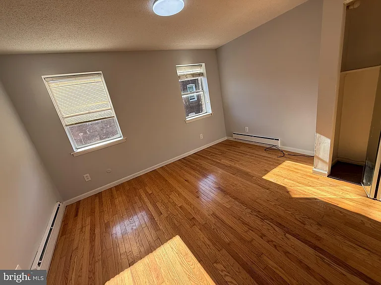 2425 S Warnock St — Photo 8