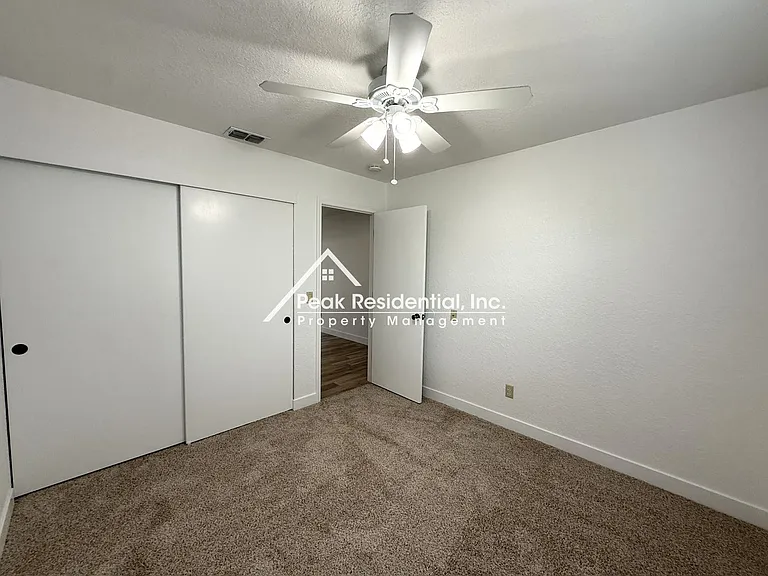 9378 Rolling Glen Ct — Photo 15