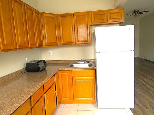 3rd image of 447 51st St Floor 2