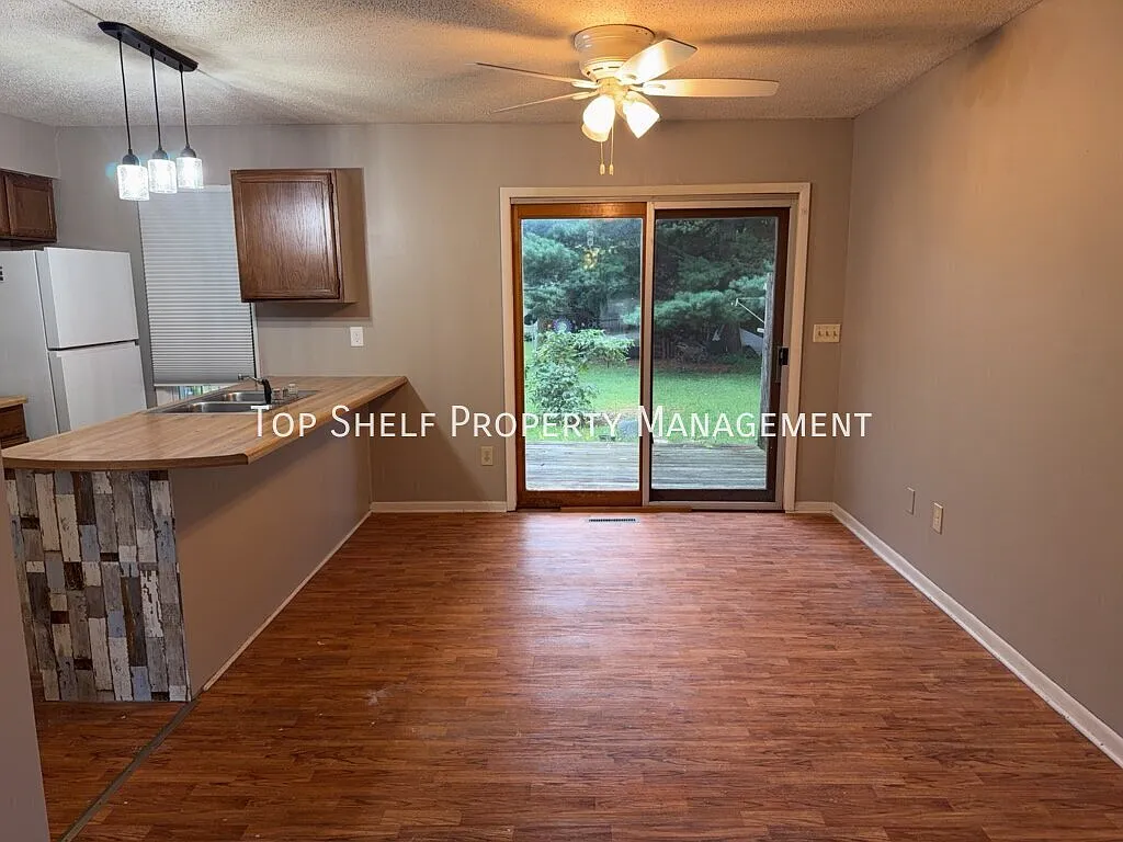 2 bed, 822 sqft, $1,095 — Photo 2