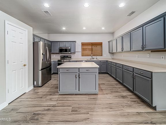 4th image of 8421 W MOHAVE Street