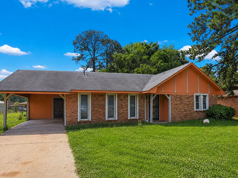 6513 Abraham Lincoln Dr — Photo 1