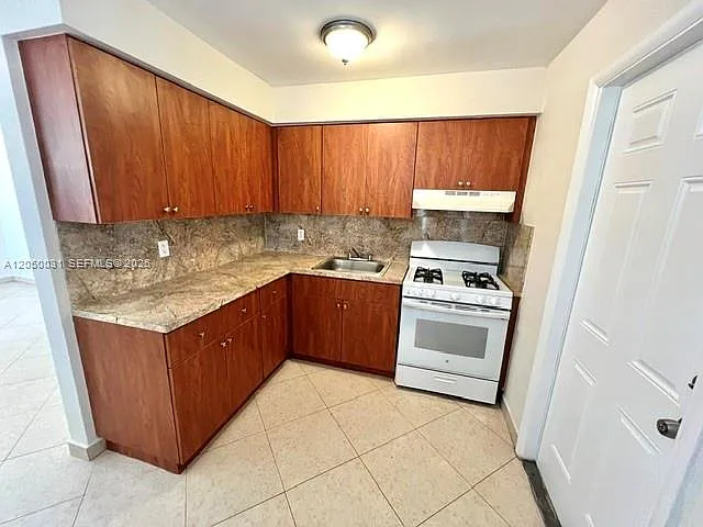 Biscayne Heights — Photo 1