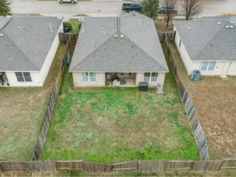 701 Lazy Crest Dr — Photo 28