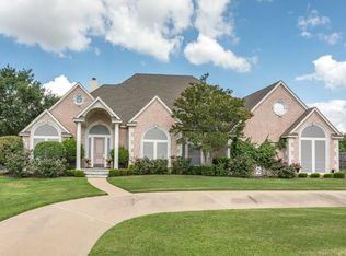 1004 Colonial Ct, Kennedale, TX 76060