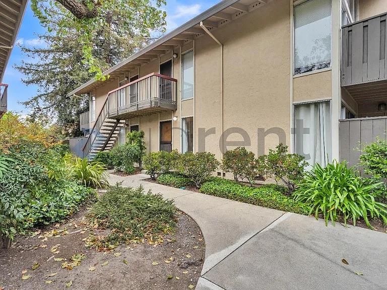 51 Massolo Dr #C — Photo 4