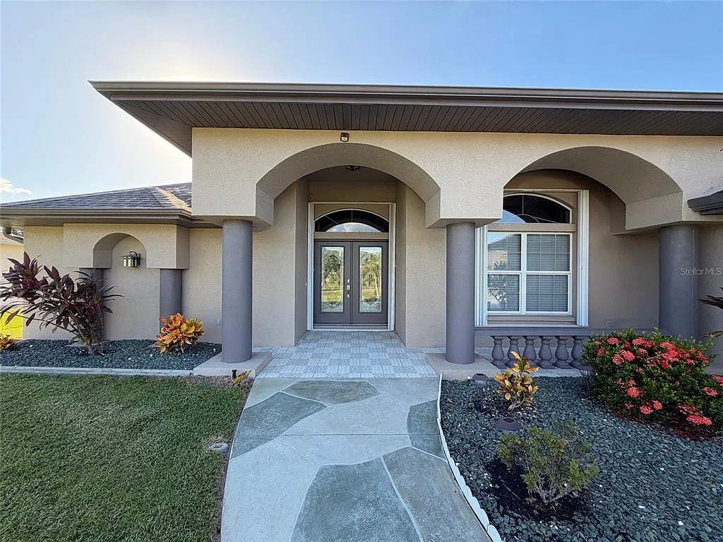 4 bed, 2.5 bath, 2380 sqft, $2,950 — Photo 2