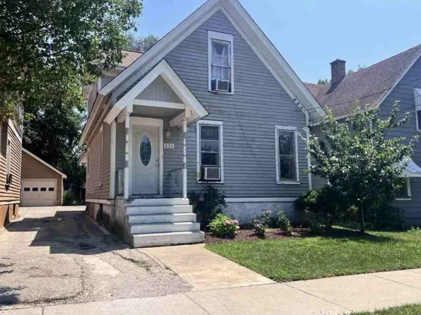 531 Grace St, Elgin, IL 60120