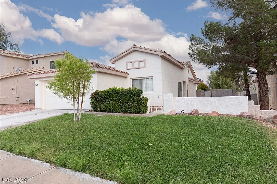 3 bed, 2.0 bath, 1252 sqft, $1,895 — Photo 3