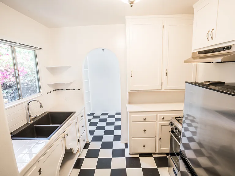 818 Grant St — Photo 8