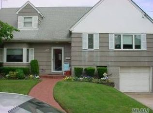 517 Saddle Ridge Rd, Woodmere, NY 11598