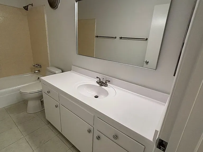 414 N Columbus Ave — Photo 7