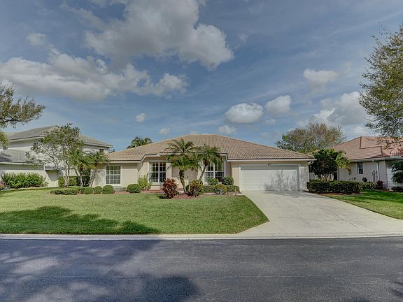 3rd image of 617 SW Lighthouse Dr