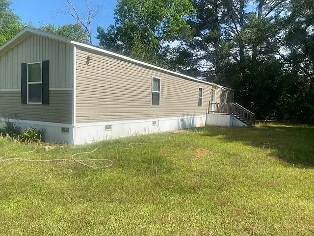3 bed, 1216 sqft, $950 — Photo 1