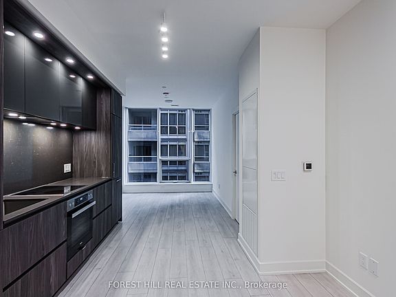 2nd image of 15 Mercer St S #807