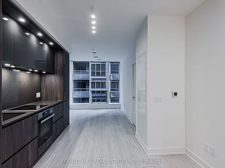 15 Mercer St S #807 — Photo 2