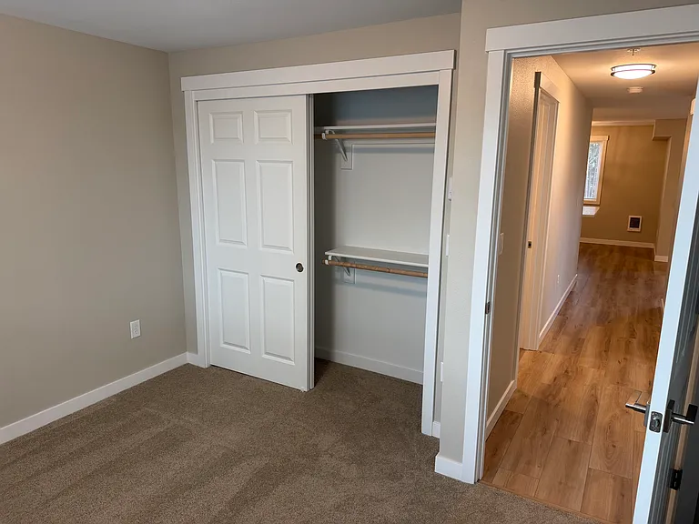 Eagle Crest Apartments — Photo 10