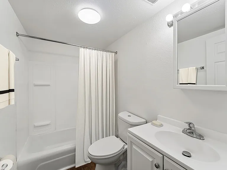 Metro Apartments at Wood River — Photo 50